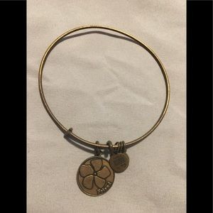 Flower friend bracelet